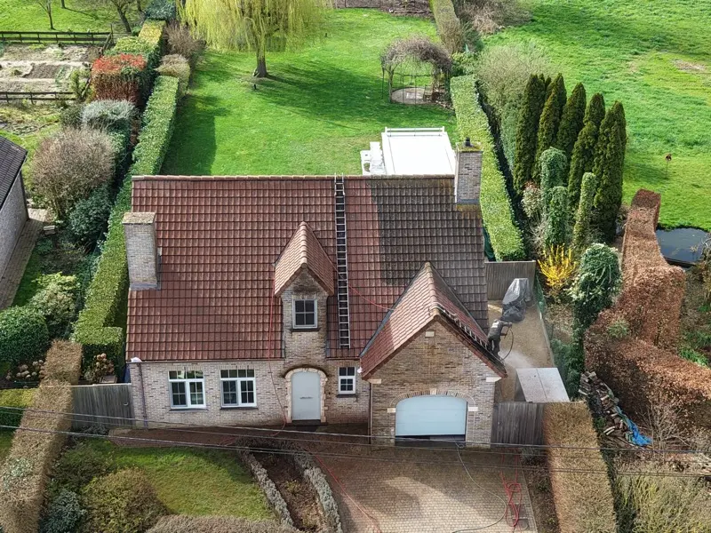 Dakontmossing villa in Tervuren