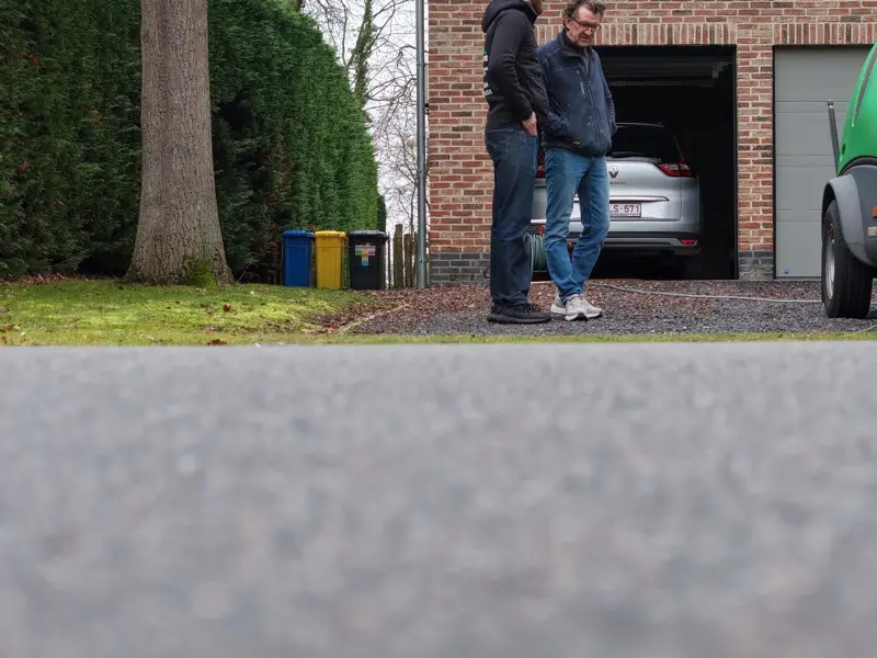 Dakontmossing project in Beersel — gezien op VTM